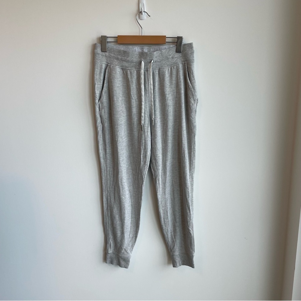 Lululemon Warm Down High-Rise Jogger
Heathered Core Ultra Light Grey Size 8 - Picture 6 of 14